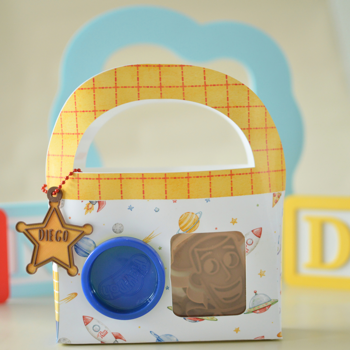 Favour box with sky print, play dough and star keychain